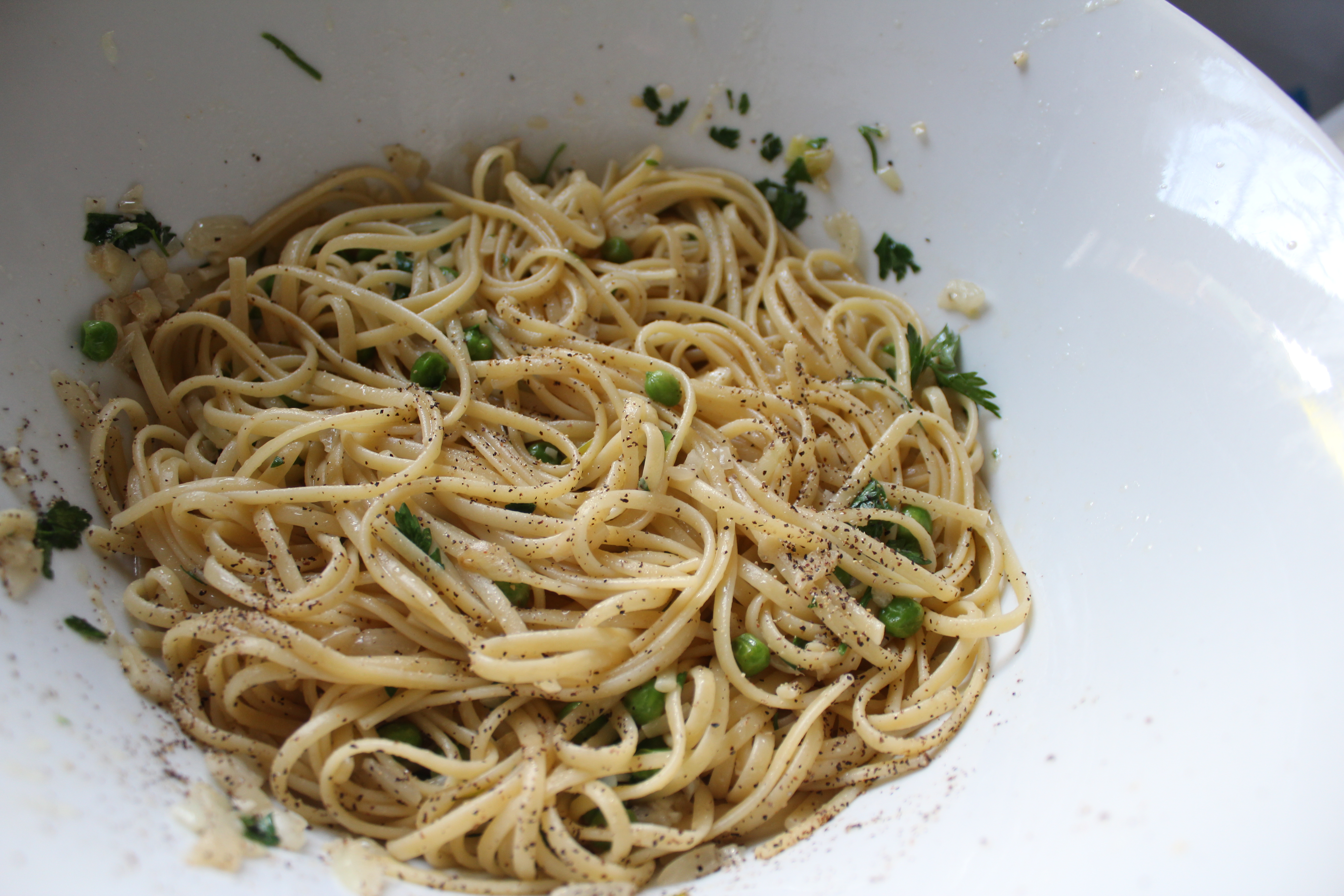 Linguini and Peas Tossed in Butter Sauce 
